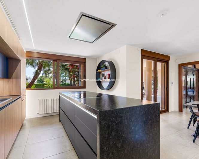 Image No.26-5 Bed Villa for sale