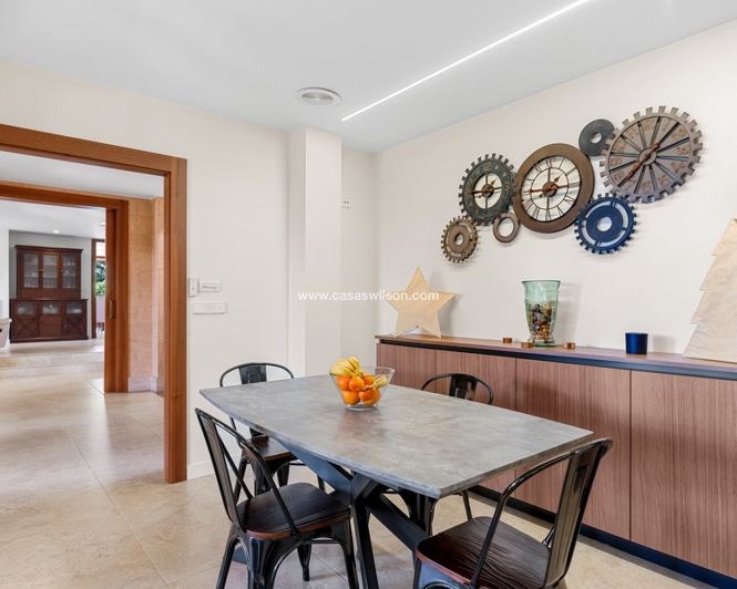 Image No.28-5 Bed Villa for sale