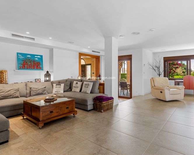 Image No.33-5 Bed Villa for sale