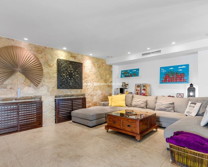 Image No.35-5 Bed Villa for sale