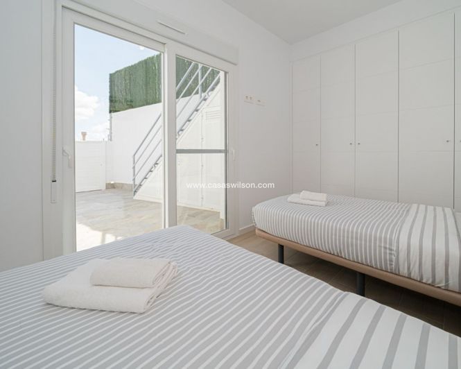 Image No.12-3 Bed Villa for sale