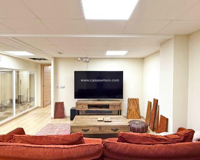 Image No.11-1 Bed Property for sale