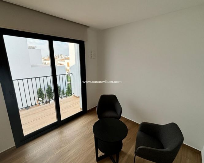 Image No.12-3 Bed Villa for sale