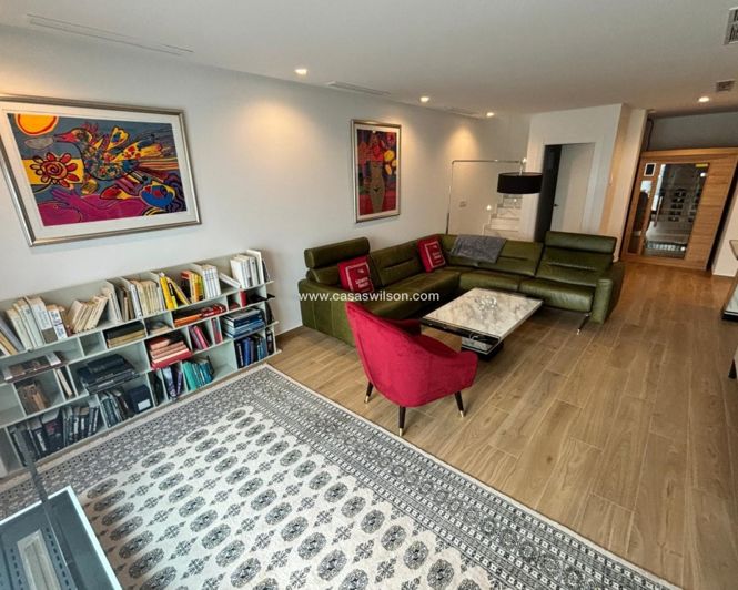 Image No.19-3 Bed Villa for sale