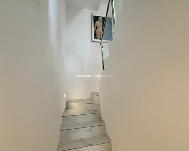 Image No.25-3 Bed Villa for sale