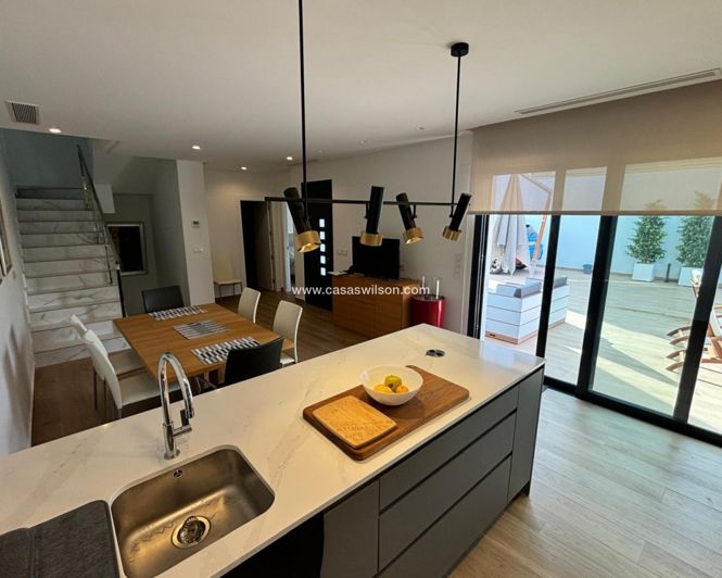 Image No.33-3 Bed Villa for sale