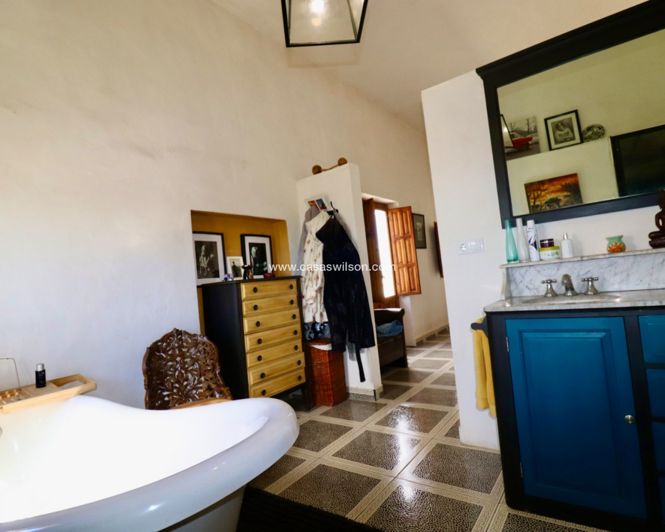 Image No.13-3 Bed Property for sale