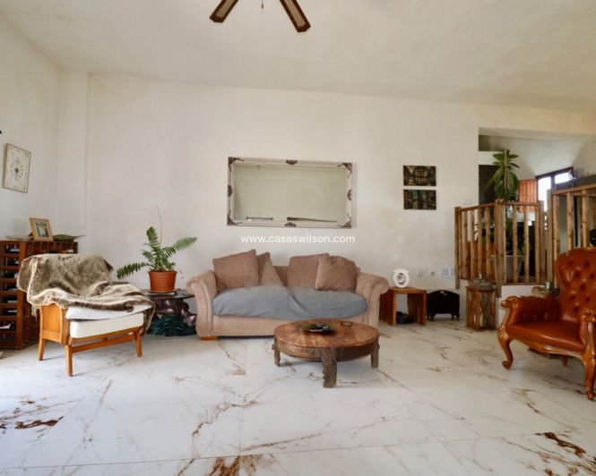 Image No.3-3 Bed Property for sale