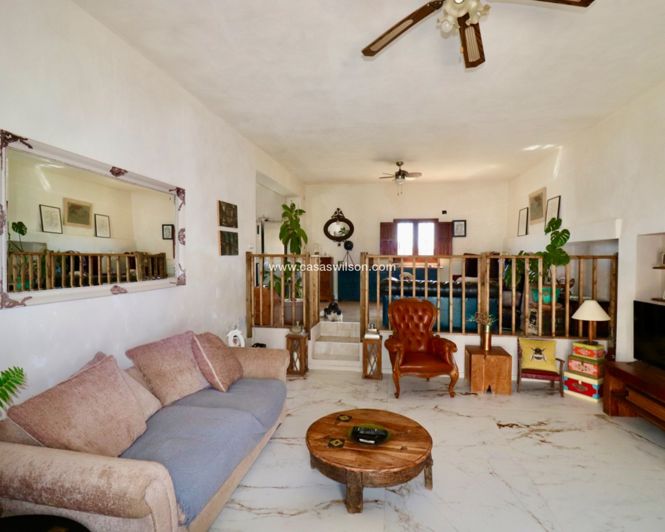 Image No.4-3 Bed Property for sale