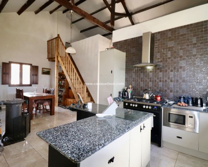 Image No.8-3 Bed Property for sale