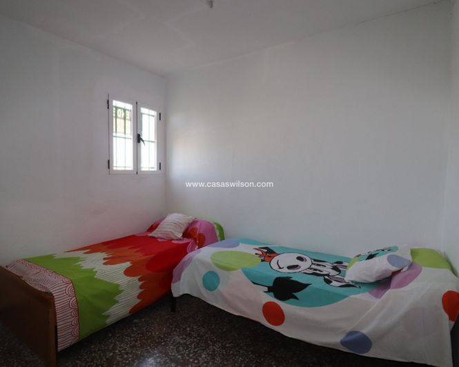 Image No.10-2 Bed Property for sale