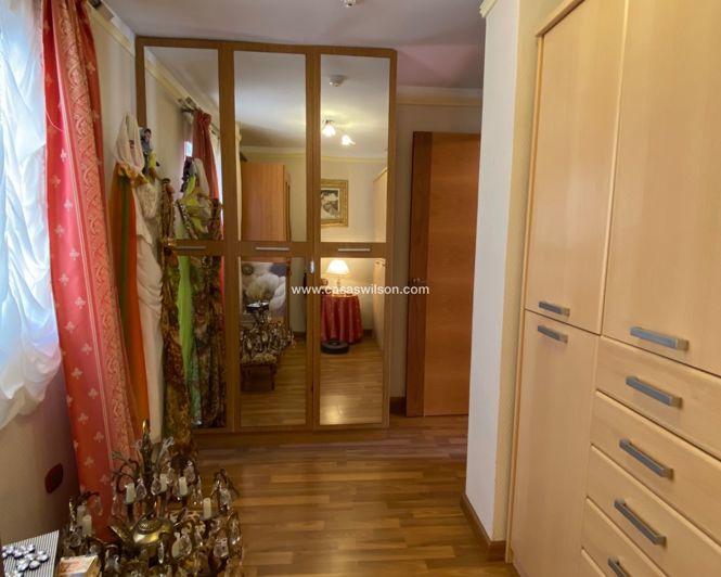 Image No.18-4 Bed Apartment for sale