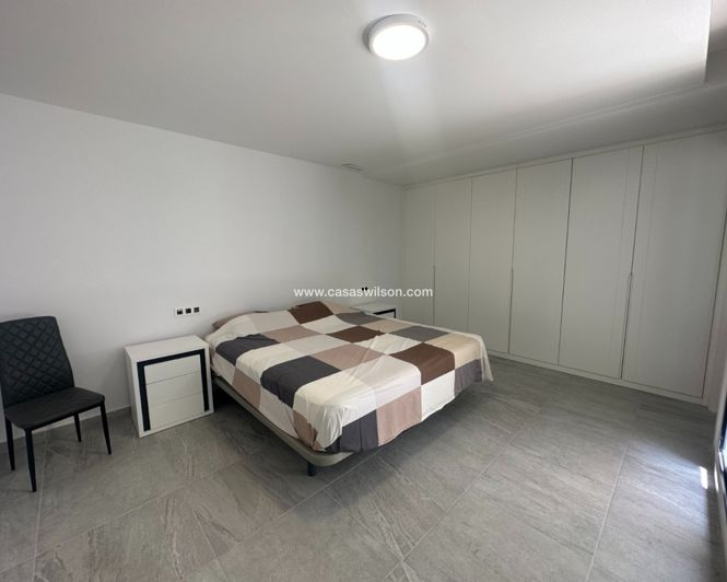 Image No.10-5 Bed Villa for sale