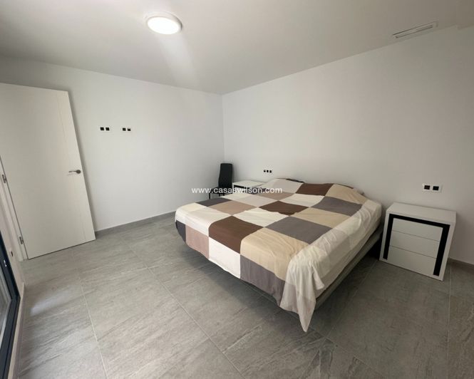 Image No.8-5 Bed Villa for sale