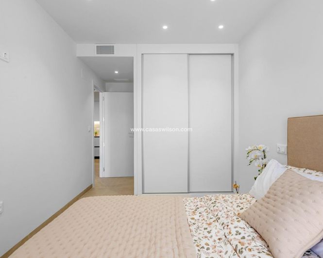 Image No.24-3 Bed Apartment for sale