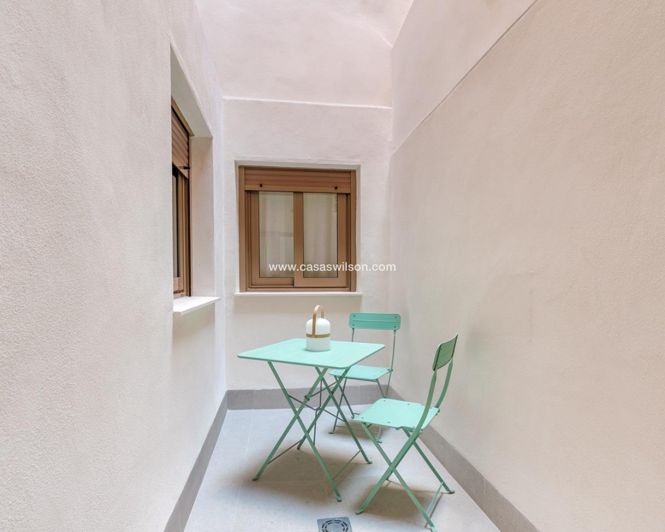 Image No.20-3 Bed Apartment for sale