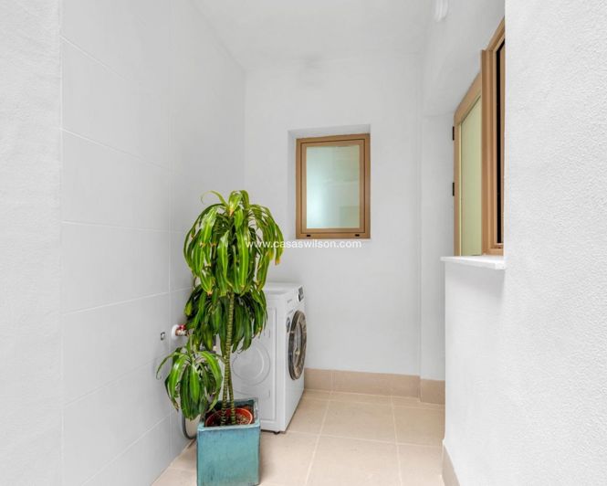 Image No.21-3 Bed Apartment for sale