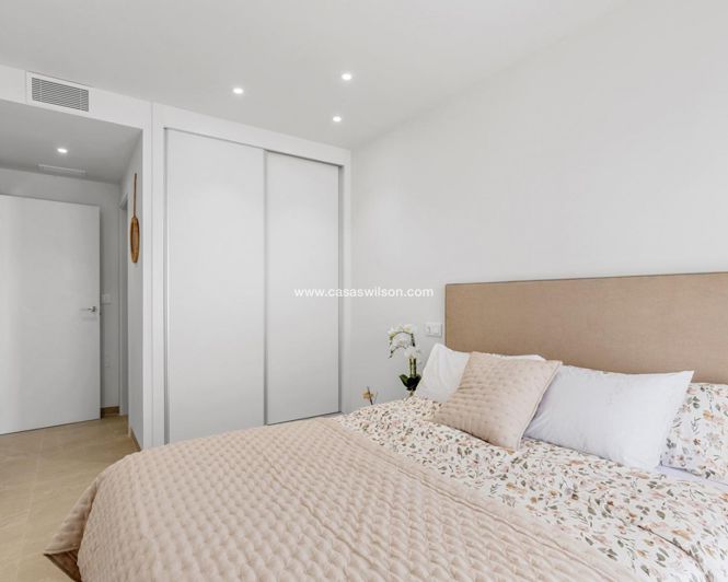 Image No.23-3 Bed Apartment for sale