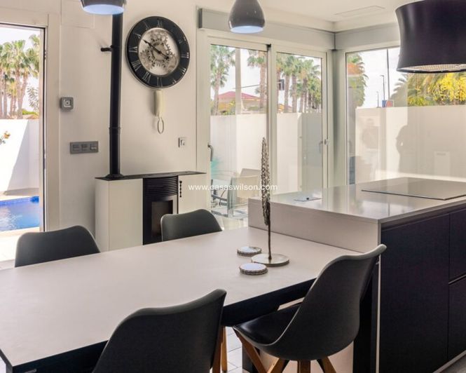 Image No.4-3 Bed Villa for sale