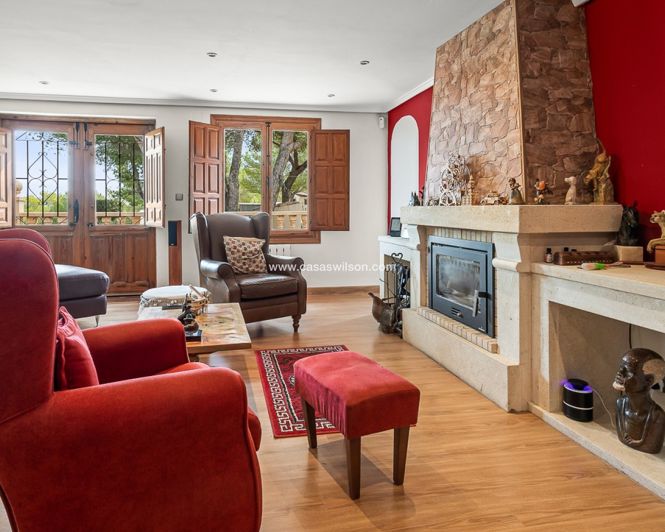 Image No.13-4 Bed Property for sale