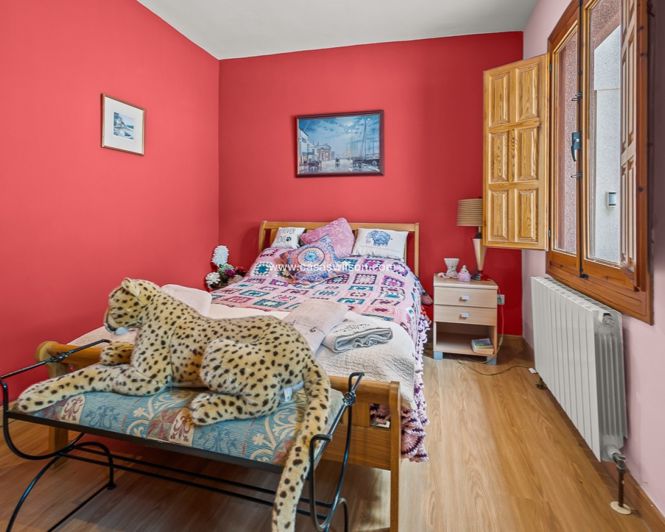 Image No.21-4 Bed Property for sale