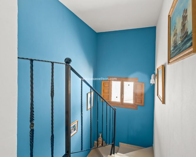 Image No.24-4 Bed Property for sale