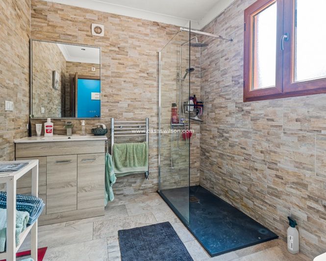 Image No.25-4 Bed Property for sale