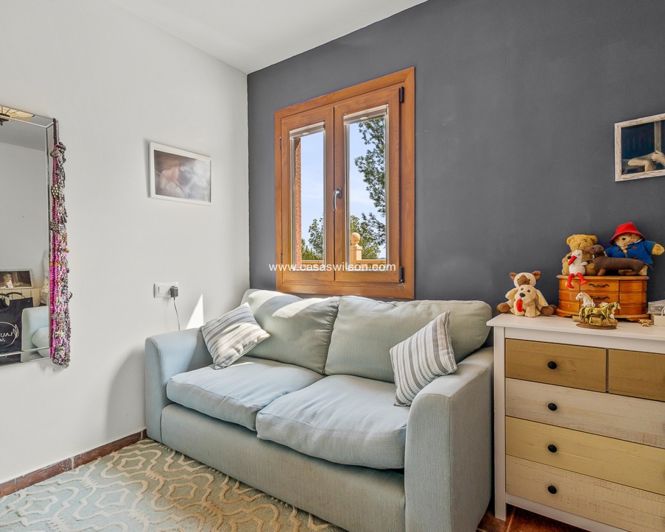 Image No.26-4 Bed Property for sale