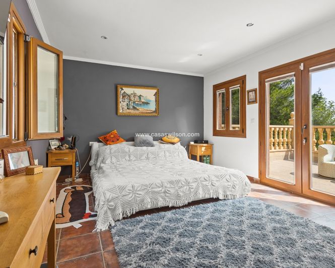 Image No.27-4 Bed Property for sale