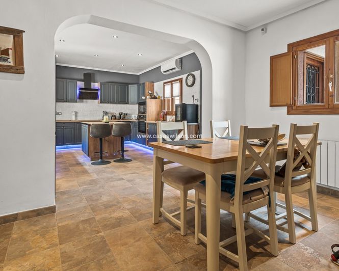 Image No.9-4 Bed Property for sale