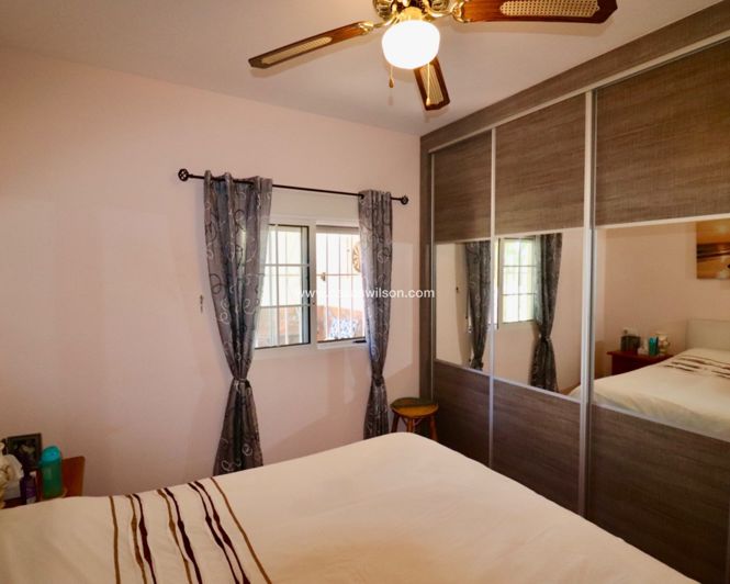 Image No.12-5 Bed Property for sale