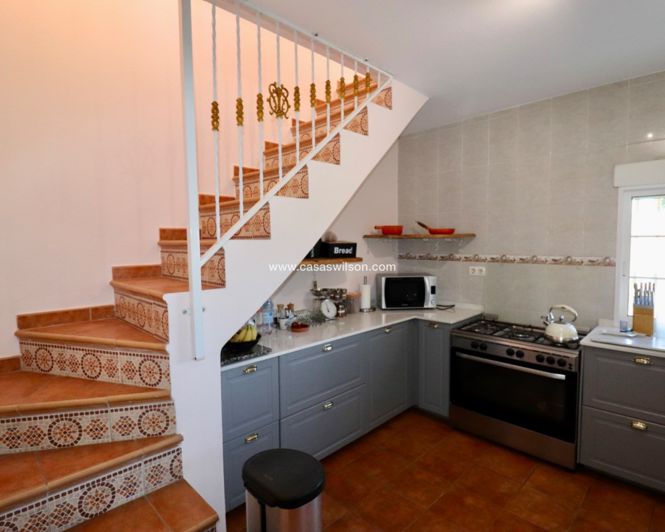 Image No.16-5 Bed Property for sale