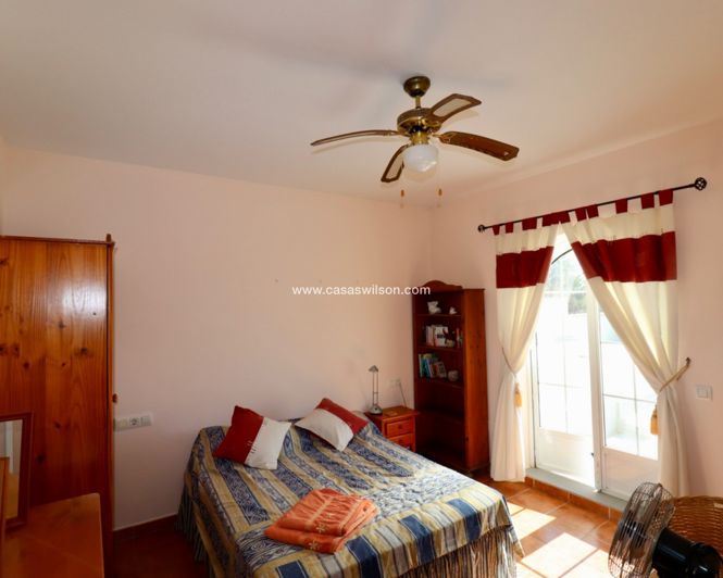 Image No.18-5 Bed Property for sale