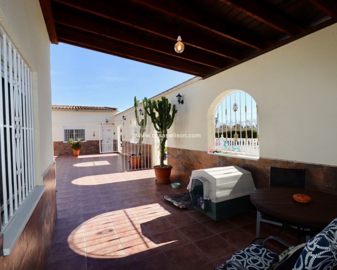 Image No.24-5 Bed Property for sale