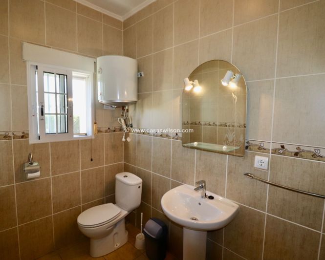 Image No.35-5 Bed Property for sale