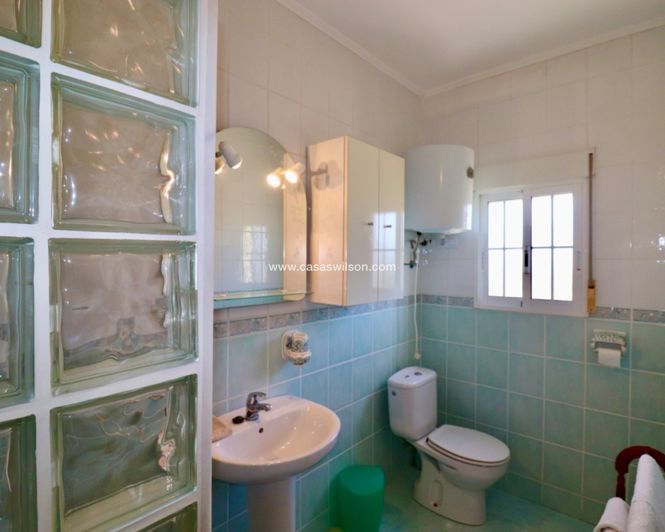 Image No.41-5 Bed Property for sale