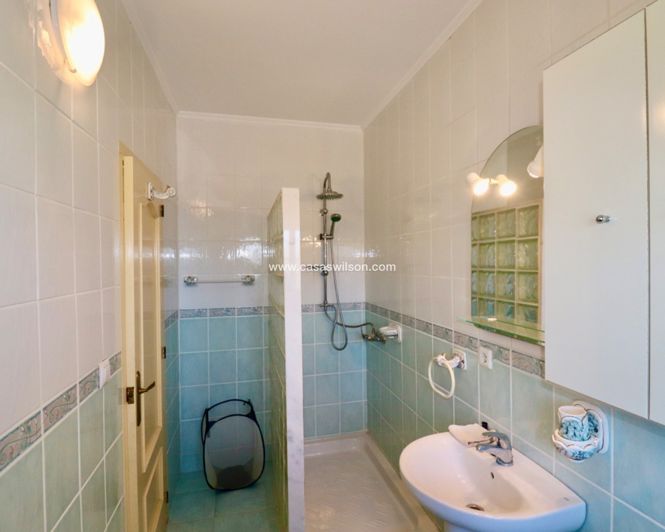 Image No.42-5 Bed Property for sale