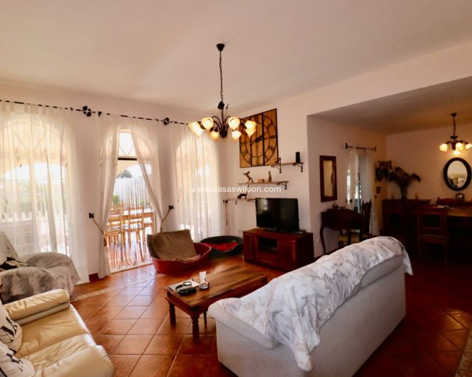 Image No.6-5 Bed Property for sale