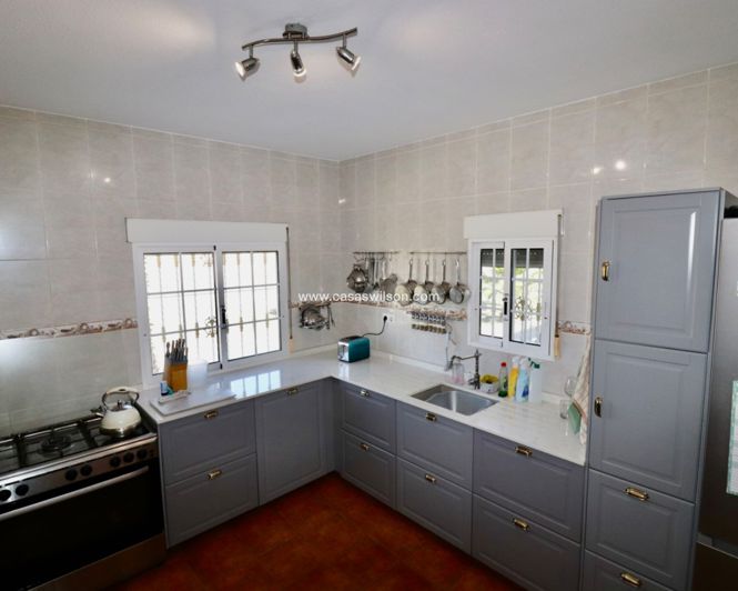 Image No.8-5 Bed Property for sale