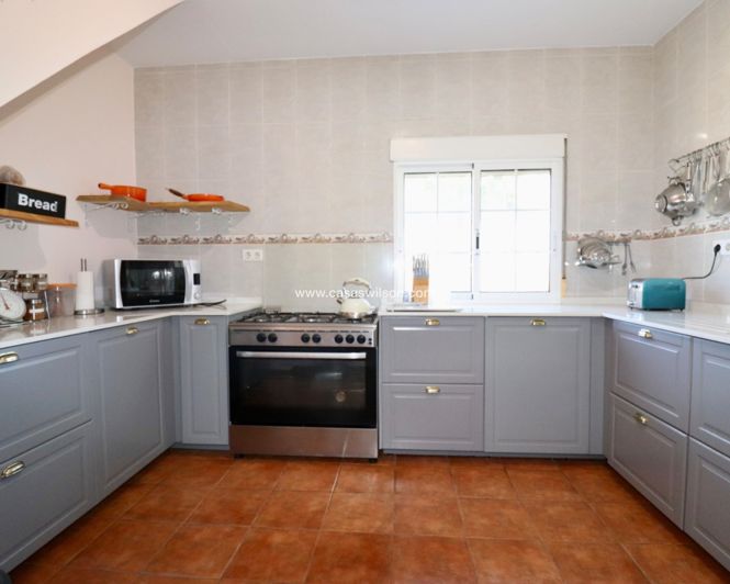 Image No.9-5 Bed Property for sale