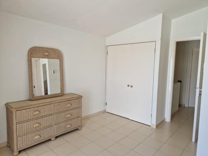 Image No.16-2 Bed Townhouse for sale