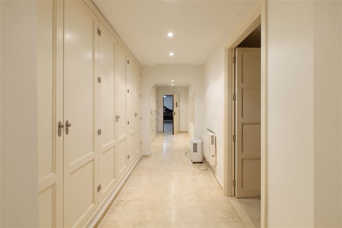 Image No.35-5 Bed Apartment for sale