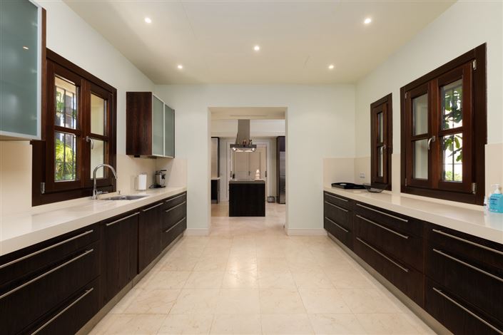 Image No.40-5 Bed Apartment for sale