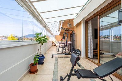 10-bb915d1cb19341576dcdc994b81ab9c5