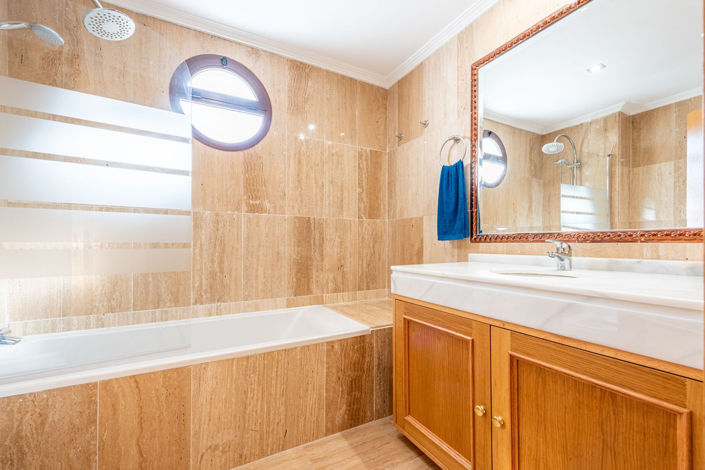 Image No.18-3 Bed Apartment for sale