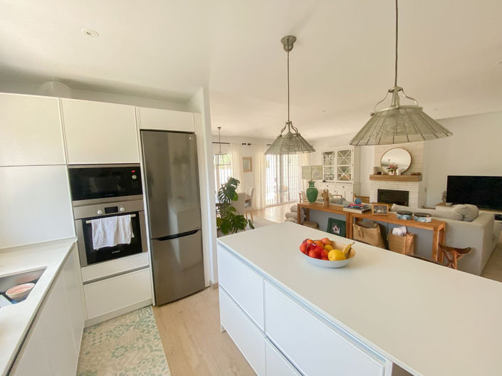 Image No.8-3 Bed Townhouse for sale