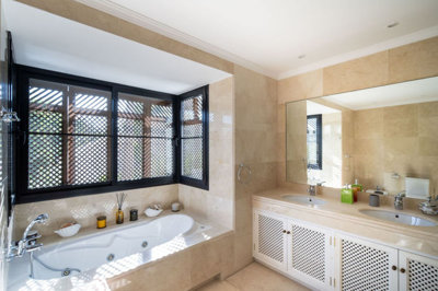 10-bb915d1cb19341576dcdc994b81ab9c5