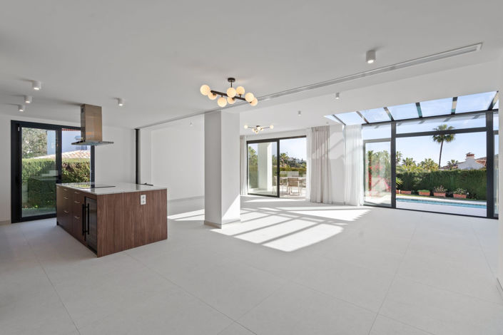 Image No.6-4 Bed Villa for sale