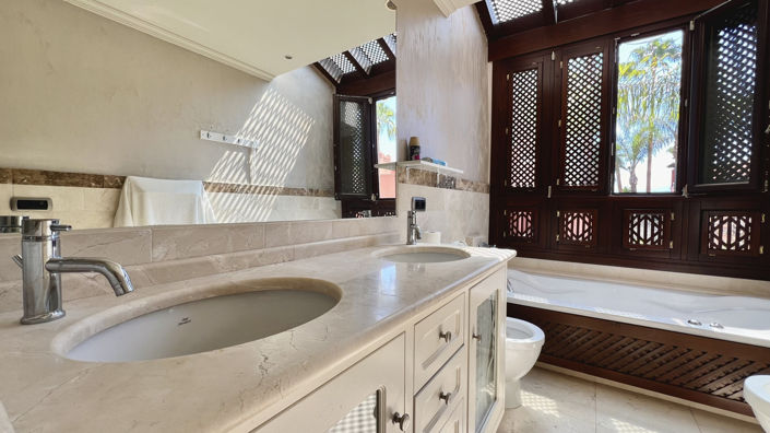 Image No.19-3 Bed Townhouse for sale