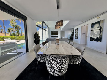 10-bb915d1cb19341576dcdc994b81ab9c5